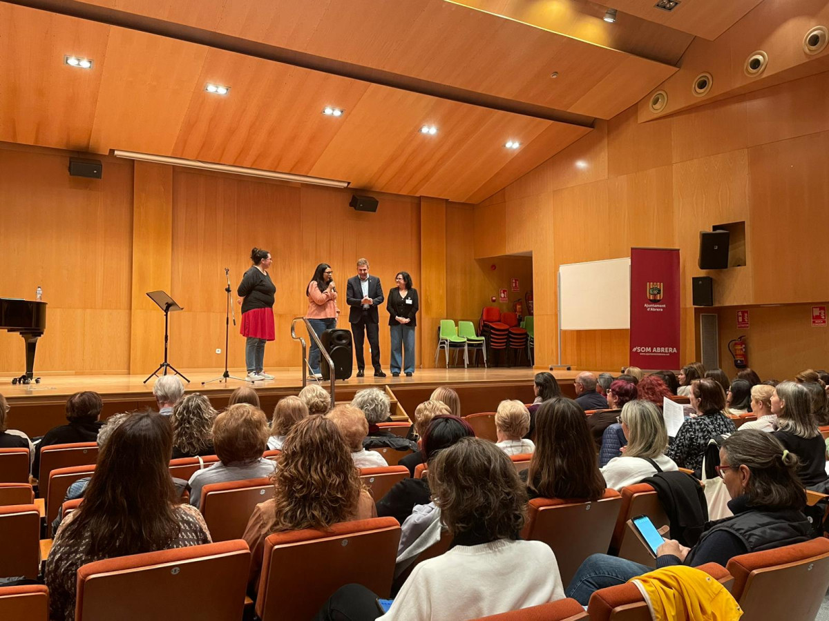Abrera Municipi 100% Feminista! Durant el mes de novembre commemorem el Dia Internacional contra les violències envers les dones amb diverses propostes per a tots els públics. Taller de Gòspel