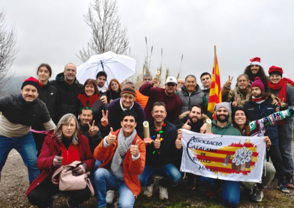 El barri de Santa Maria de Vilalba d'Abrera ha acollit el I Torneig Mölkky de Nadal del Suro