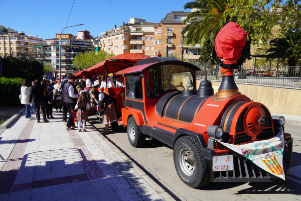 La cantada de Caramelles d’Abrera omple, un any més, els nostres carrers de música i companyonia. Moltes gràcies a tothom!