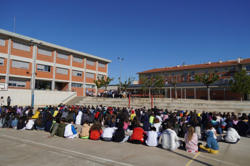 Els centres educatius abrerencs celebren un any més la Diada de Sant Jordi amb Jocs Florals, activitats i la participació de les associacions de famílies d'alumnes. Escola Francesc Platón i Sartí