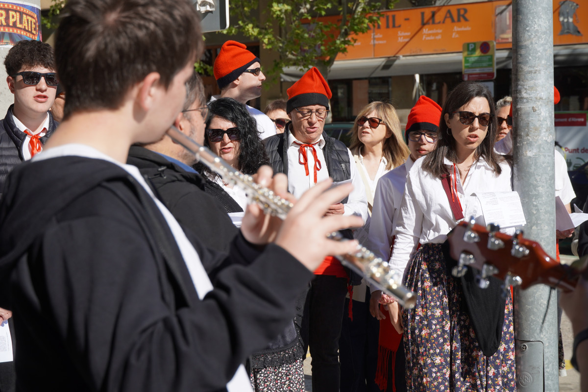 La cantada de Caramelles d’Abrera omple, un any més, els nostres carrers de música i companyonia. Moltes gràcies a tothom!