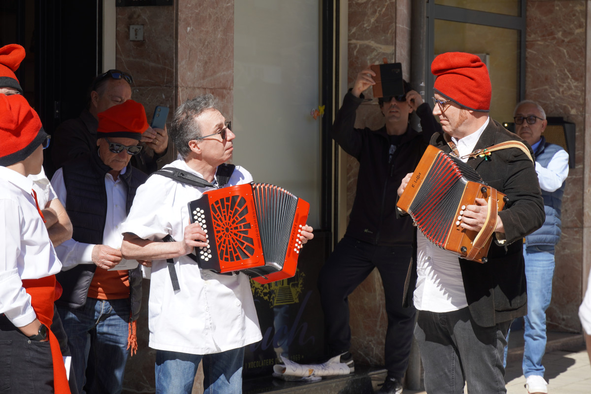 La cantada de Caramelles d’Abrera omple, un any més, els nostres carrers de música i companyonia. Moltes gràcies a tothom!