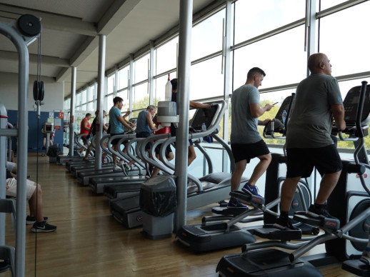 A Abrera, aquest estiu ens movem i fem esport! Aquest mes d'agost posa't en forma a la sala de fitness del CAM!