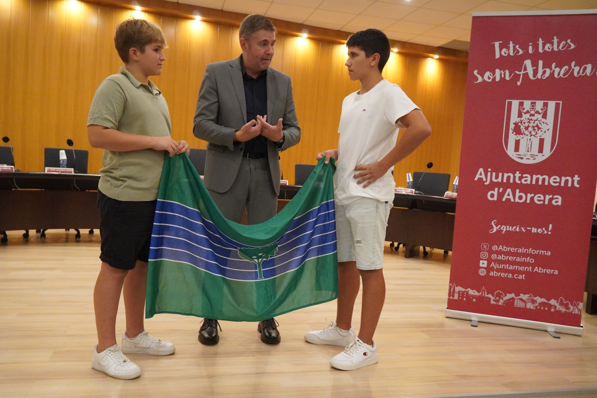 Entrega de la bandera d'Abrera al nostre consistori