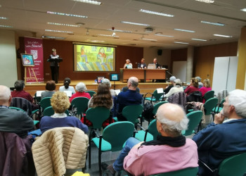 Assistim a la presentació del llibre 'Contes del Baix Llobregat' a càrrec de l'escriptor, Rafael Bellido i la il·lustradora, Joana Llordella