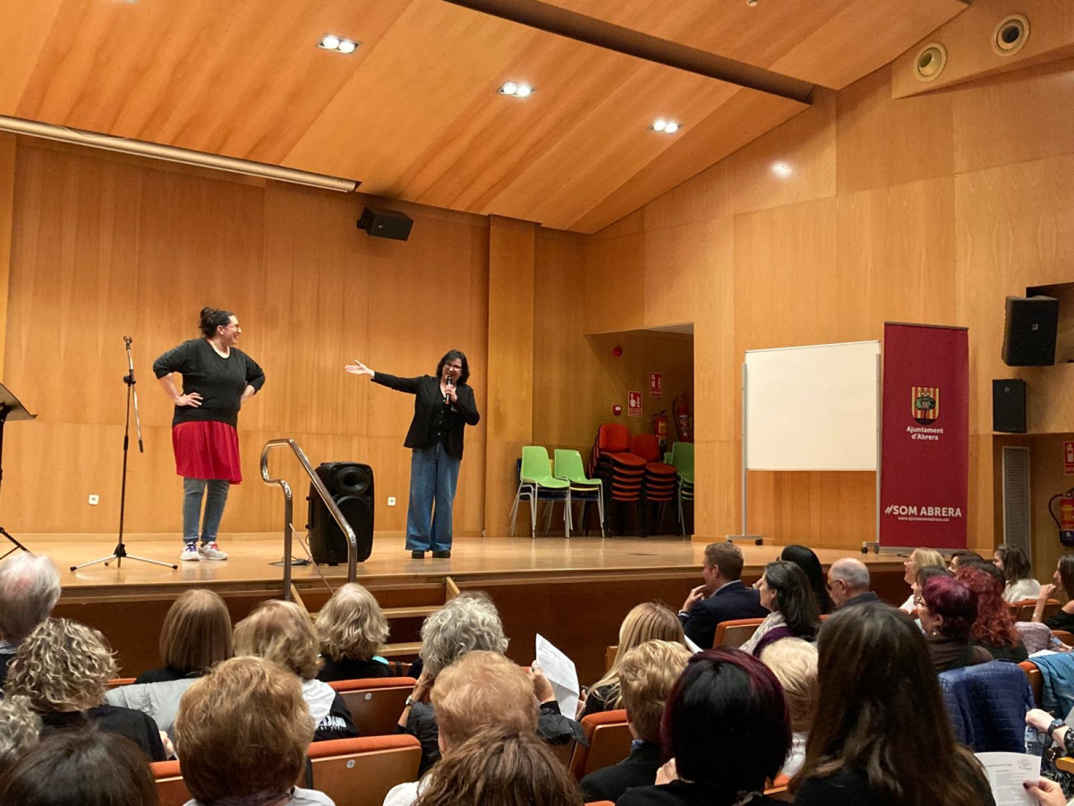 Abrera Municipi 100% Feminista! Durant el mes de novembre commemorem el Dia Internacional contra les violències envers les dones amb diverses propostes per a tots els públics. Taller de Gòspel