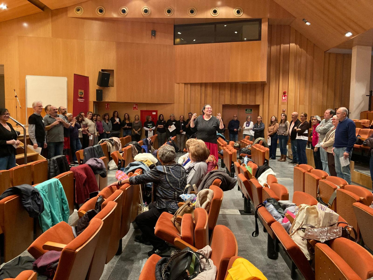 Abrera Municipi 100% Feminista! Durant el mes de novembre commemorem el Dia Internacional contra les violències envers les dones amb diverses propostes per a tots els públics. Taller de Gòspel