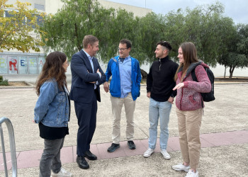 Oferim a l'alumnat de 3r d'ESO de l'Institut Voltrera una Formació teòrica i pràctica de Seguretat Viària en patinet elèctric