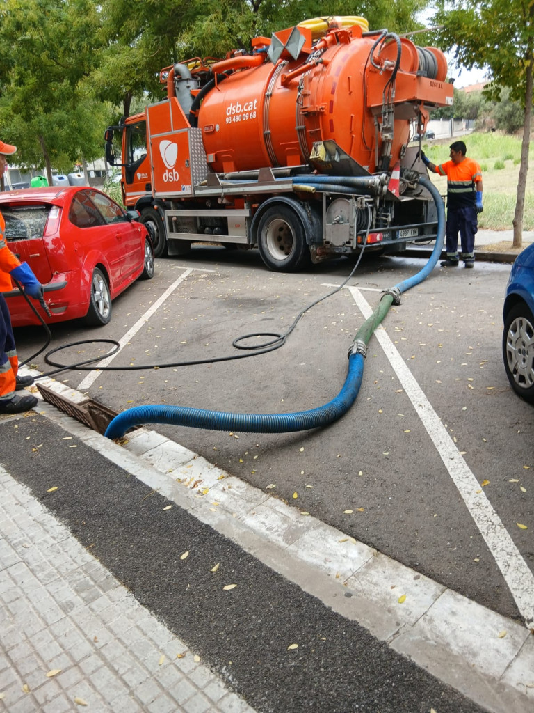 Durant aquest mes d'agost estem duent a terme treballs de neteja als embornals en diferents punts del nostre municipi