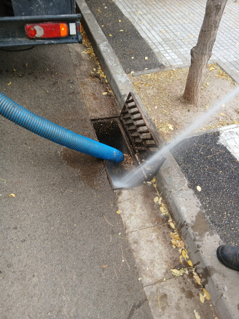 Durant aquest mes d'agost estem duent a terme treballs de neteja als embornals en diferents punts del nostre municipi