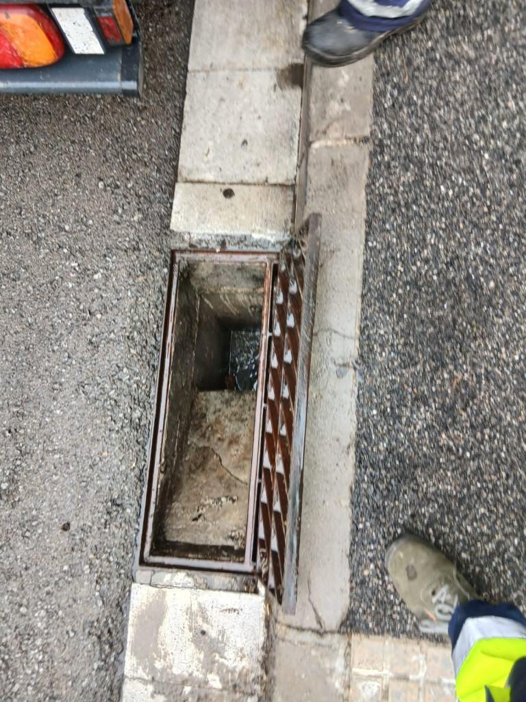 Durant aquest mes d'agost estem duent a terme treballs de neteja als embornals en diferents punts del nostre municipi