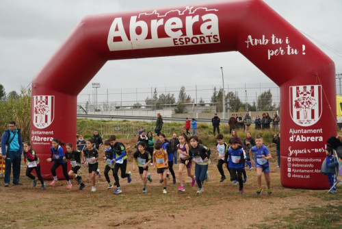 Abrera amb l'esport! Èxit del 3r Cros Local d'Abrera i 4rt Cros Comarcal Escolar del curs 2024-2025 i la cursa solidària celebrats aquest dissabte 8 de febrer a l'avida. de Sant Hilari