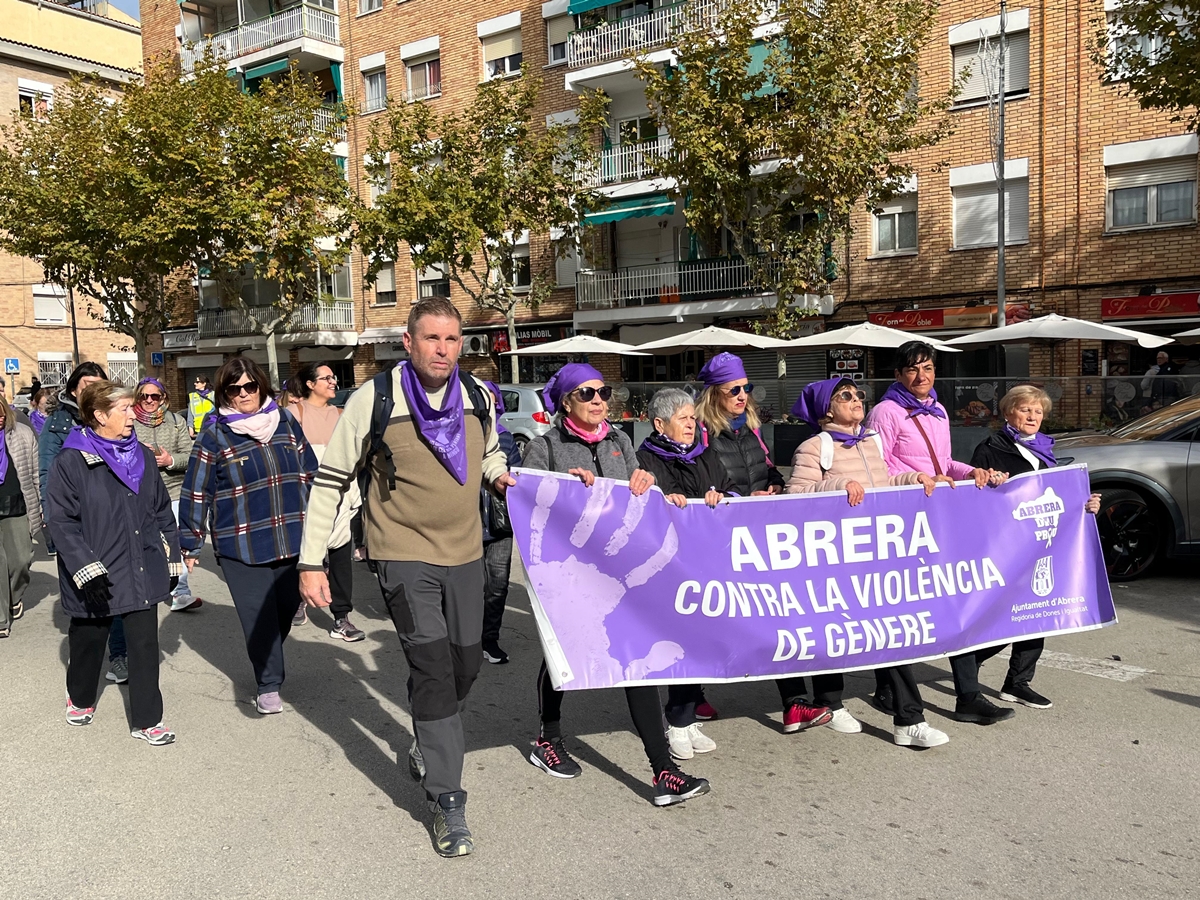 Abrera Municipi 100% Feminista! Omplim els nostres carrers de color lila en la VIII Marxa contra les violències masclistes, amb èxit de participació i prop de 250 persones inscrites!