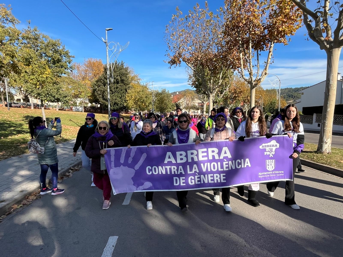 Abrera Municipi 100% Feminista! Omplim els nostres carrers de color lila en la VIII Marxa contra les violències masclistes, amb èxit de participació i prop de 250 persones inscrites!