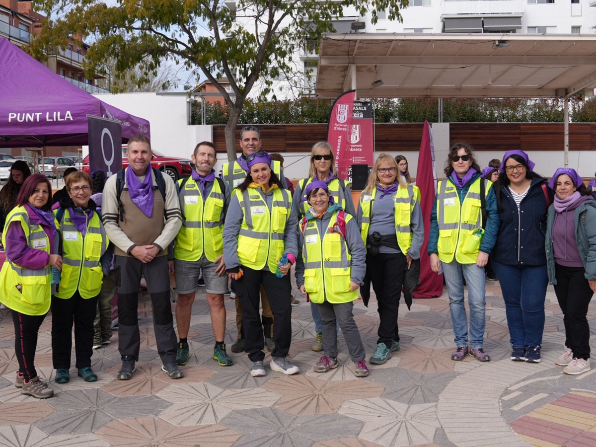 Abrera Municipi 100% Feminista! Omplim els nostres carrers de color lila en la VIII Marxa contra les violències masclistes, amb èxit de participació i prop de 250 persones inscrites!