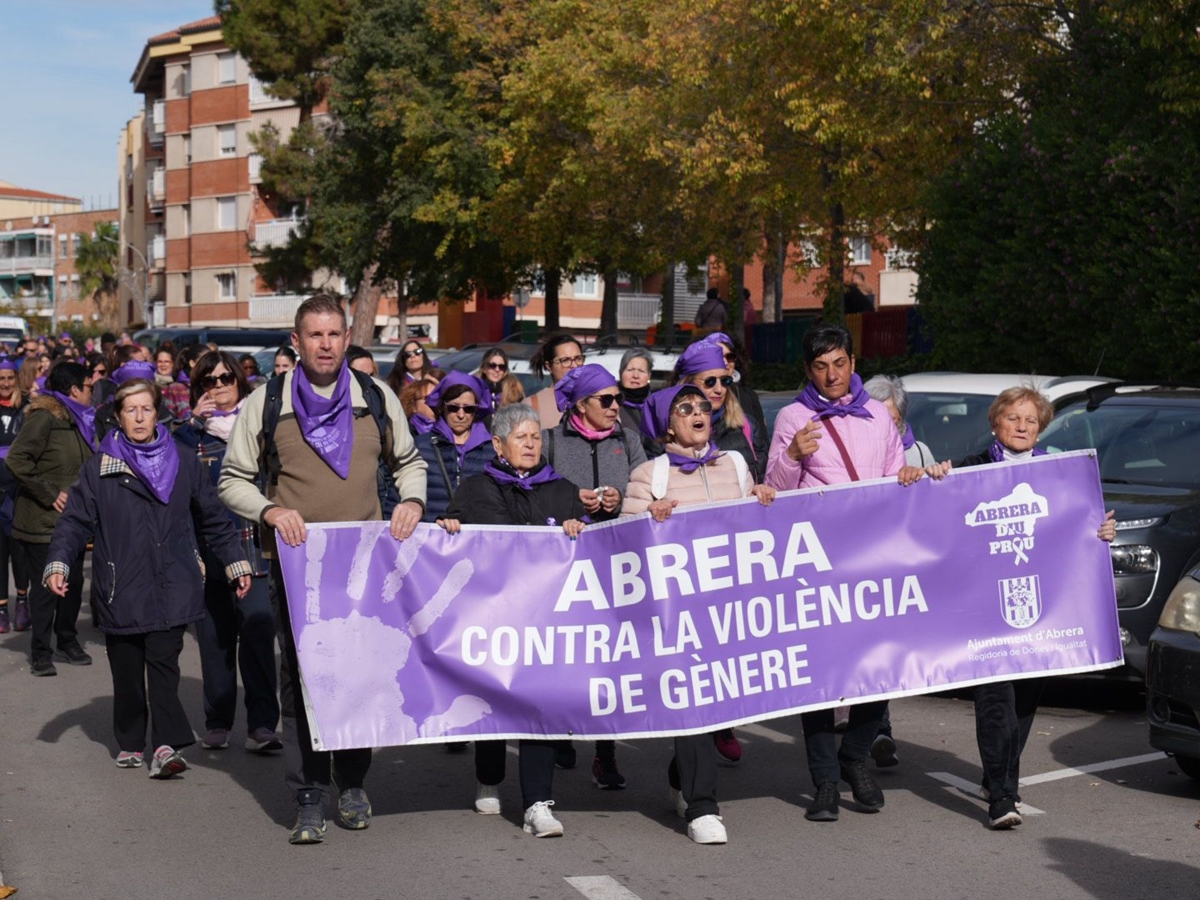 Abrera Municipi 100% Feminista! Omplim els nostres carrers de color lila en la VIII Marxa contra les violències masclistes, amb èxit de participació i prop de 250 persones inscrites!