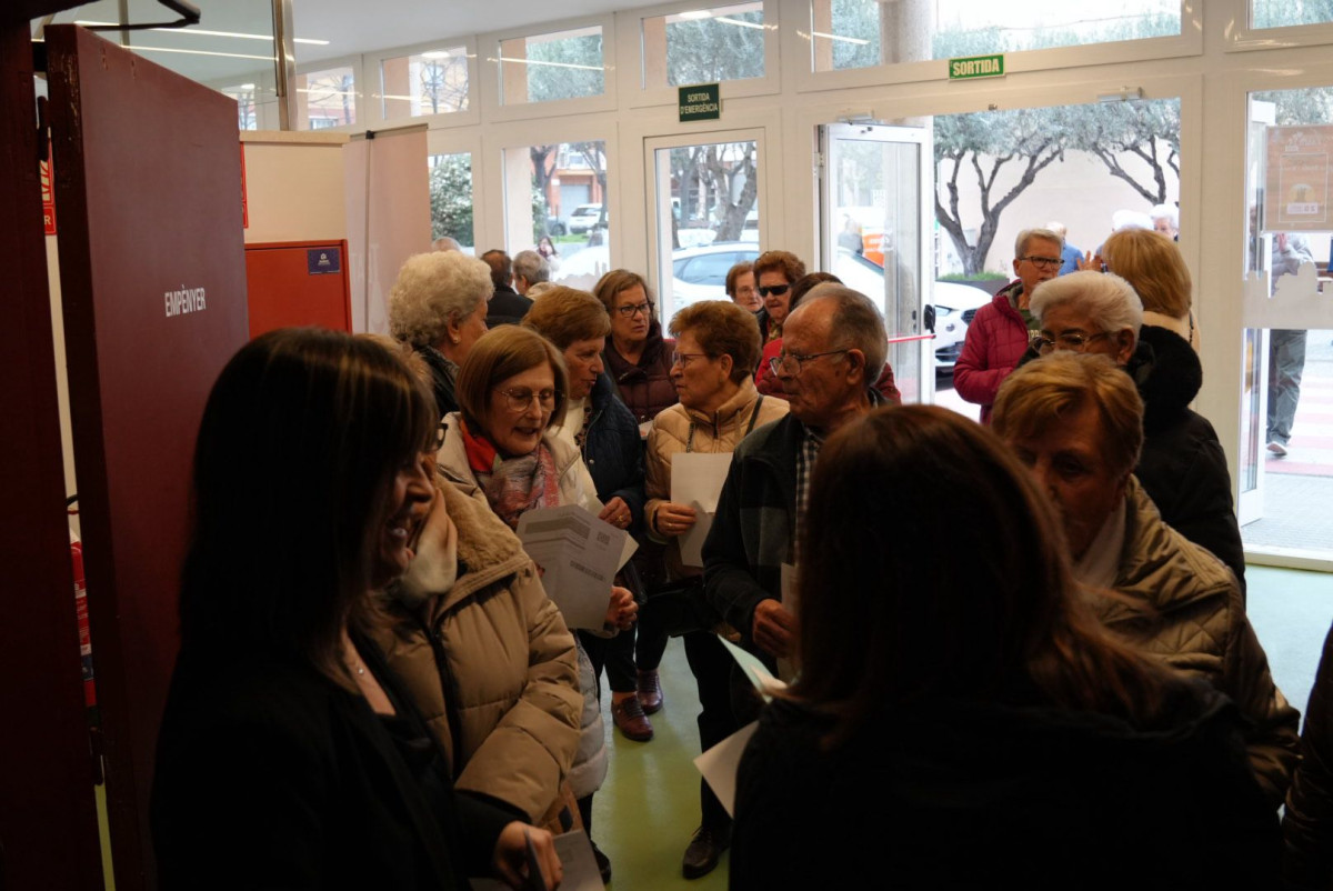 Gran èxit d'assistència a l'Operació Quilo, el darrer Festival Solidari del Grup de Teatre del Casal de la Gent Gran d'Abrera!