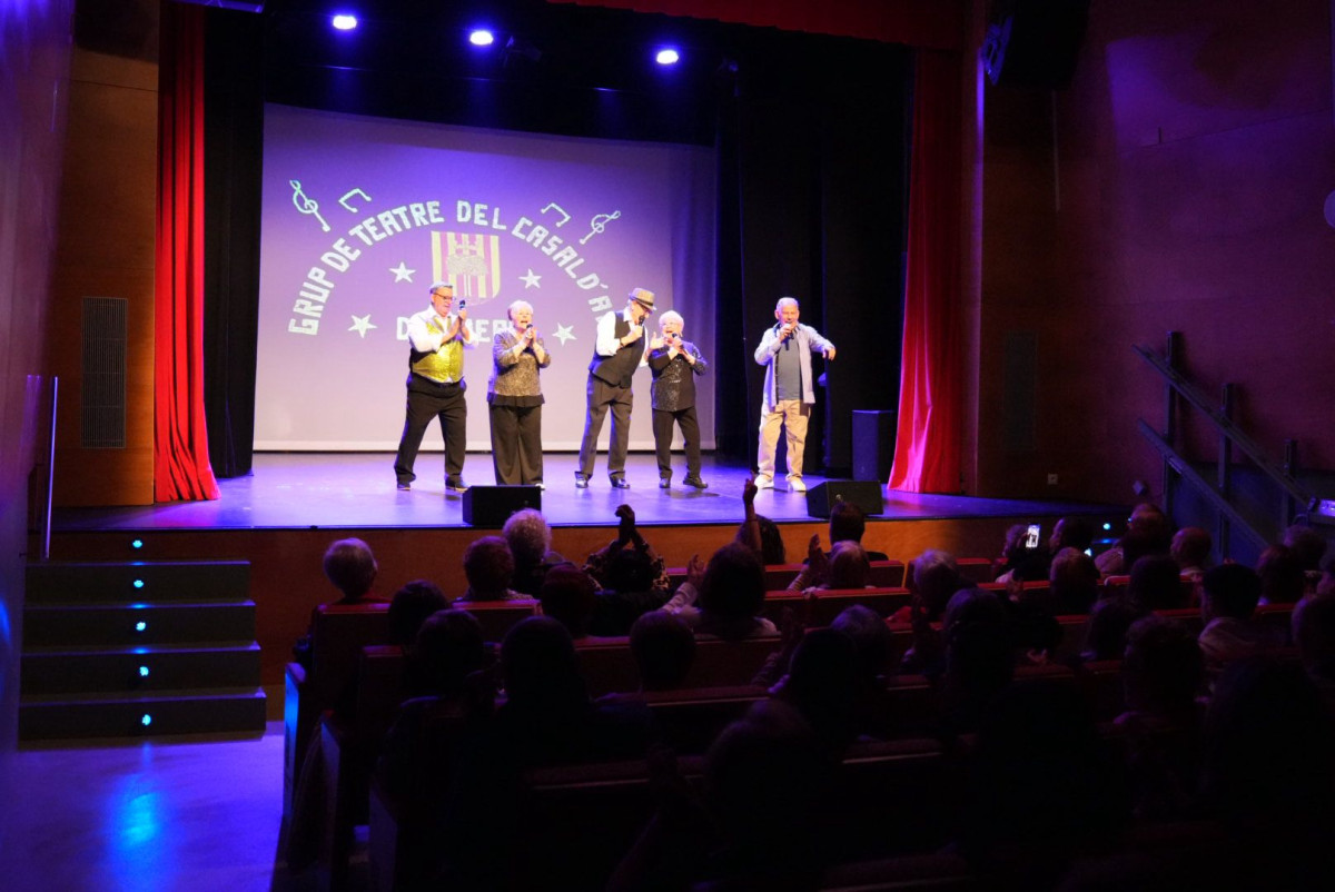 Gran èxit d'assistència a l'Operació Quilo, el darrer Festival Solidari del Grup de Teatre del Casal de la Gent Gran d'Abrera!