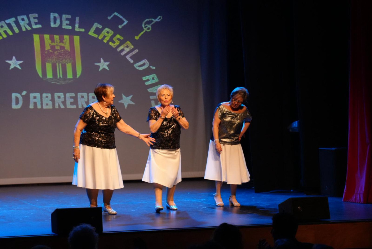 Gran èxit d'assistència a l'Operació Quilo, el darrer Festival Solidari del Grup de Teatre del Casal de la Gent Gran d'Abrera!