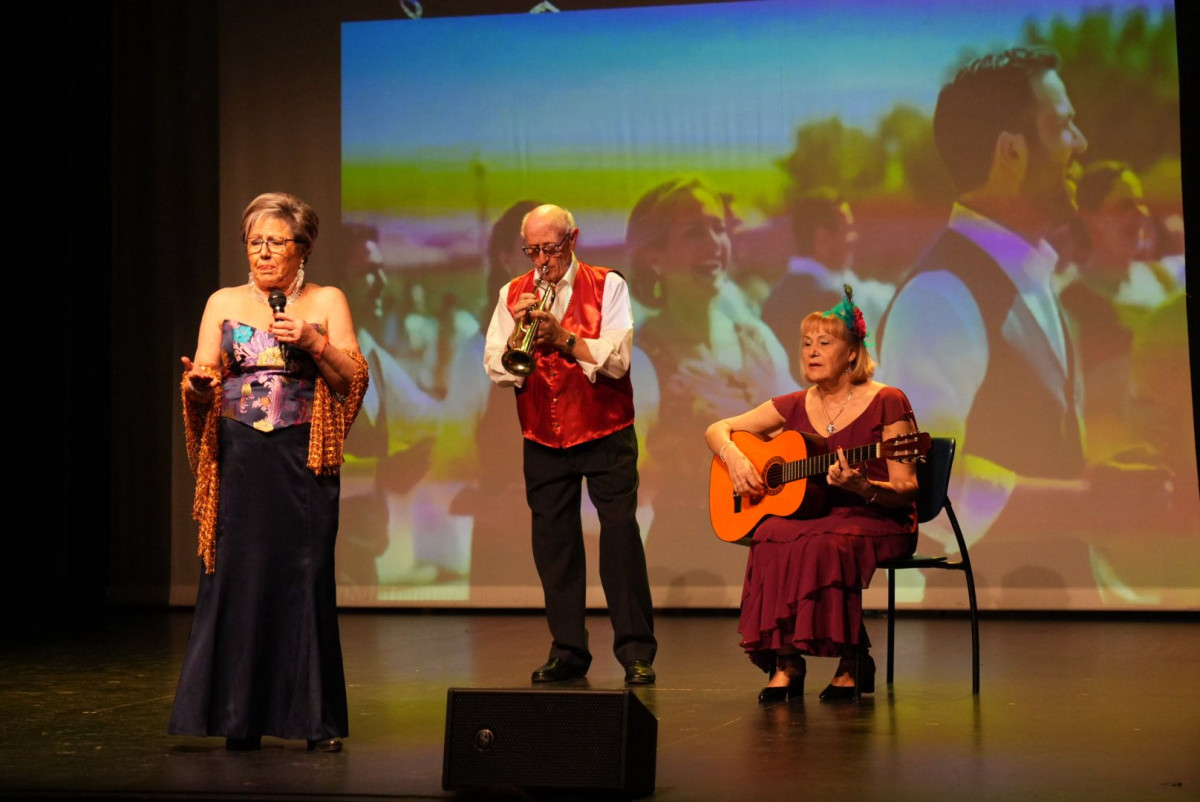 Gran èxit d'assistència a l'Operació Quilo, el darrer Festival Solidari del Grup de Teatre del Casal de la Gent Gran d'Abrera!