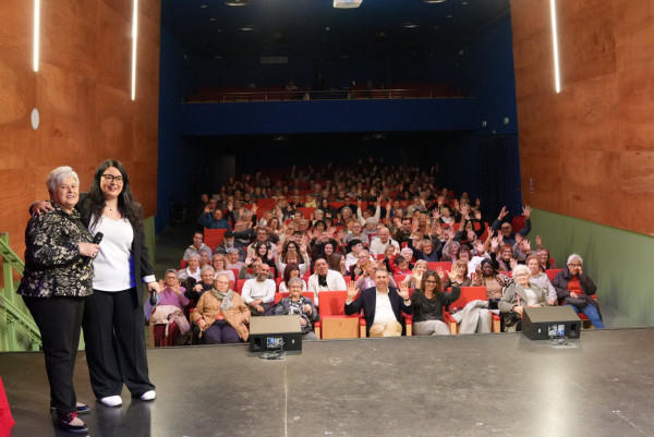 Gran èxit d'assistència a l'Operació Quilo, el darrer Festival Solidari del Grup de Teatre del Casal de la Gent Gran d'Abrera!