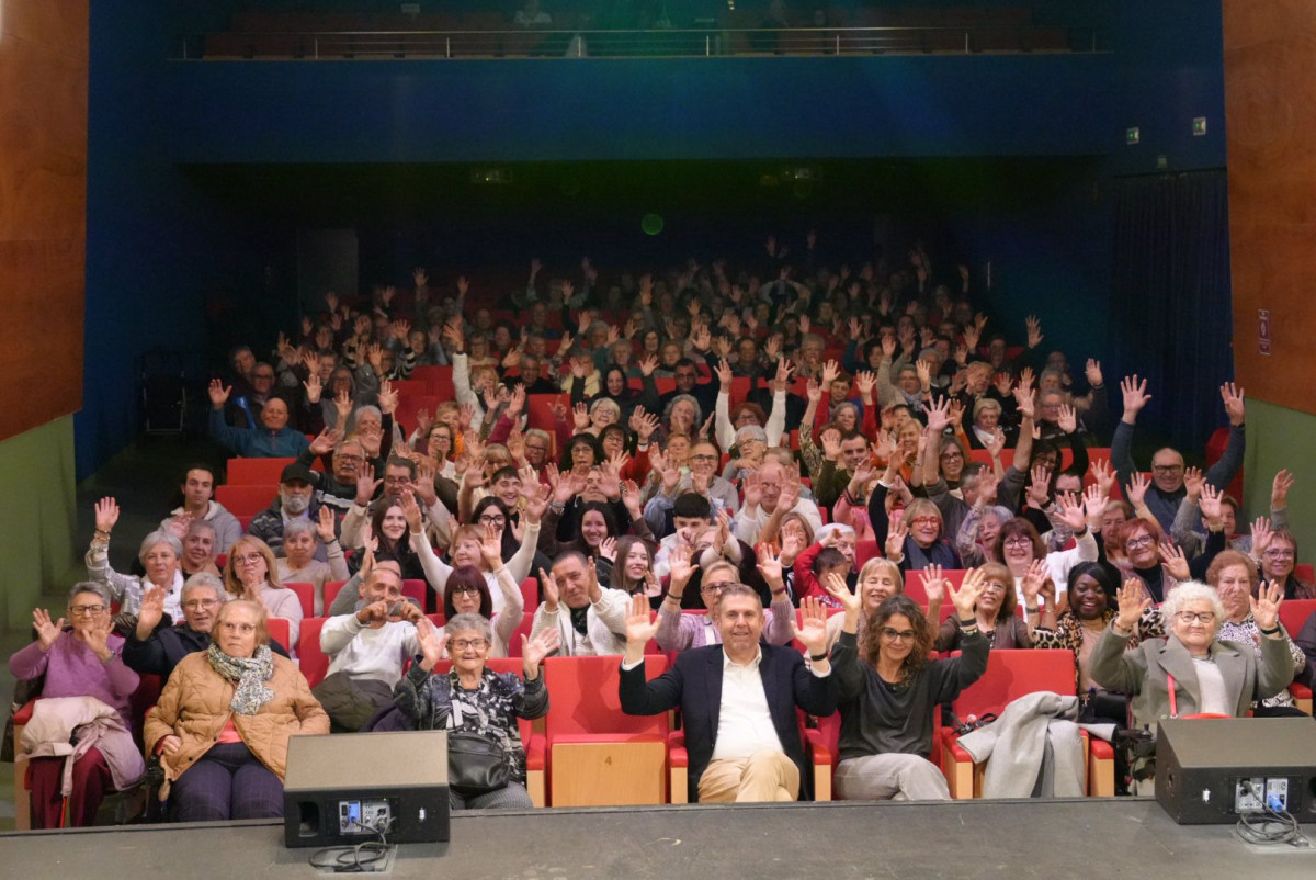 Gran èxit d'assistència a l'Operació Quilo, el darrer Festival Solidari del Grup de Teatre del Casal de la Gent Gran d'Abrera!