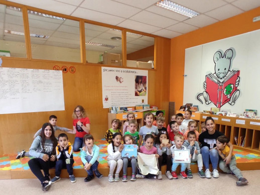 Continuem amb les visites dels i de les nostres escolars a la Biblioteca Josep Roca i Bros d'Abrera