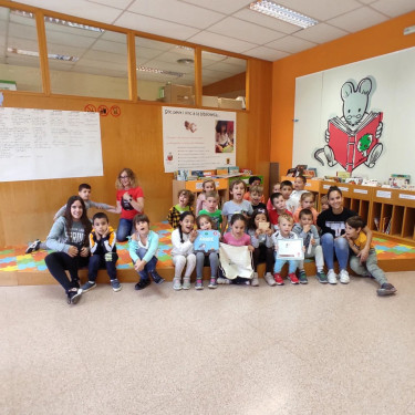 Continuem amb les visites dels i de les nostres escolars a la Biblioteca Josep Roca i Bros d'Abrera