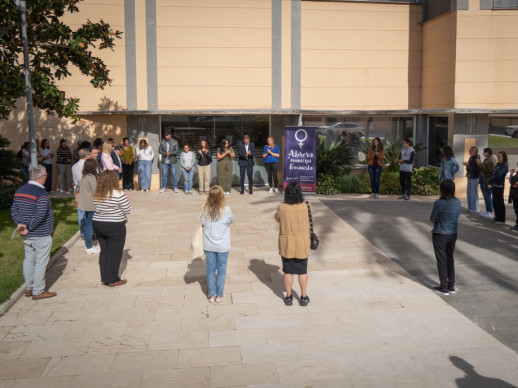Avui dimarts 7 d'octubre a les 12 h hem convocat un minut de silenci davant l'Ajuntament, en condemna al feminicidi d’una dona assassinada a Sant Joan Despí