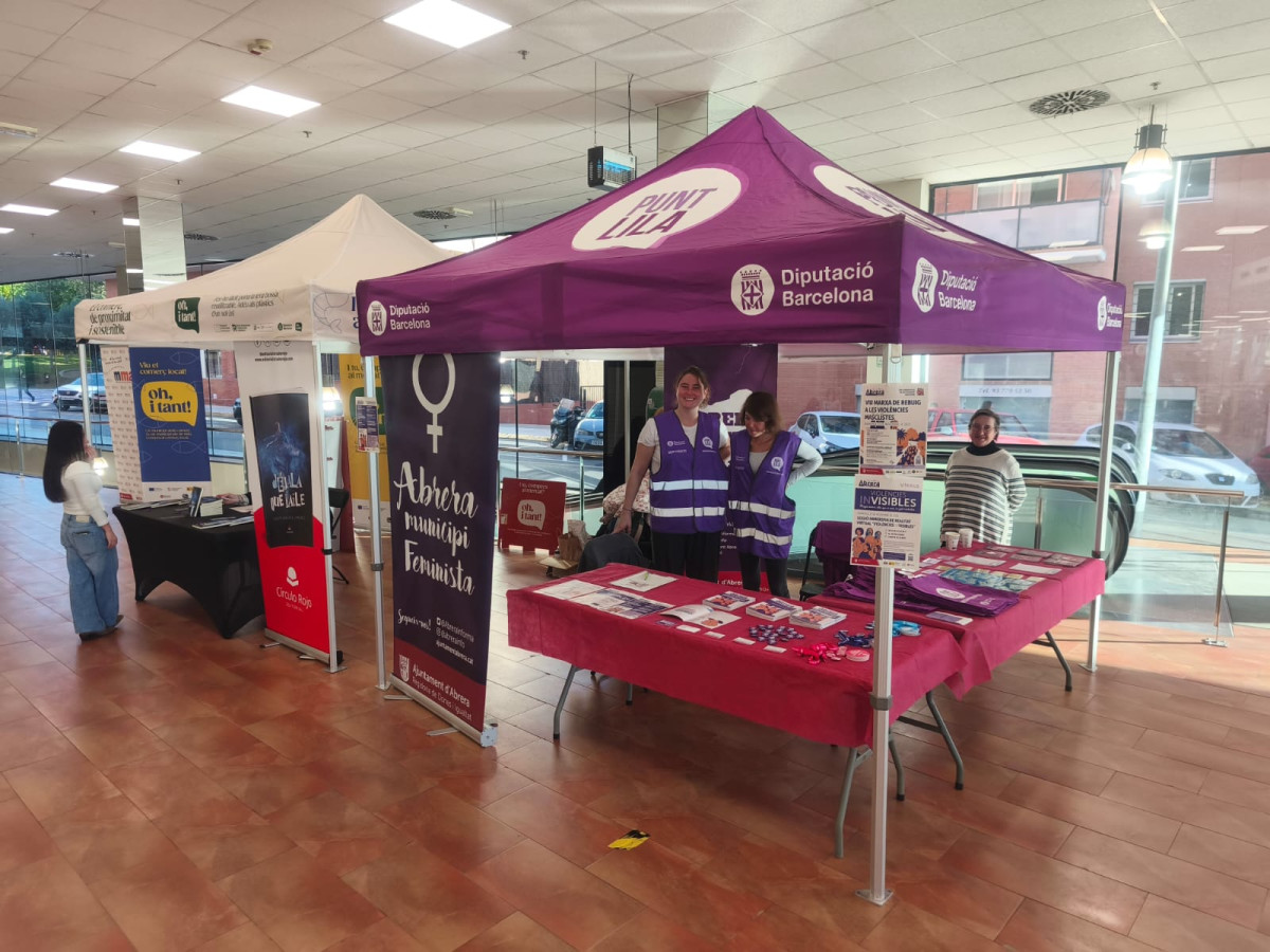 Dissabte 15 de novembre. Punt Lila al Mercat Municipal d'Abrera