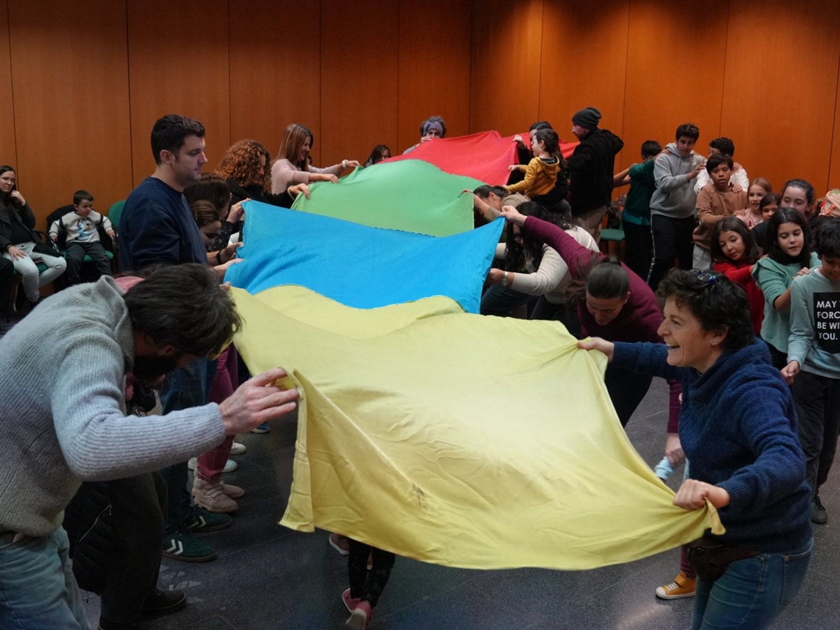 Abrera amb els nostres infants! Commemorem el Dia Internacional de la Infància amb un espectacle musical familiar!