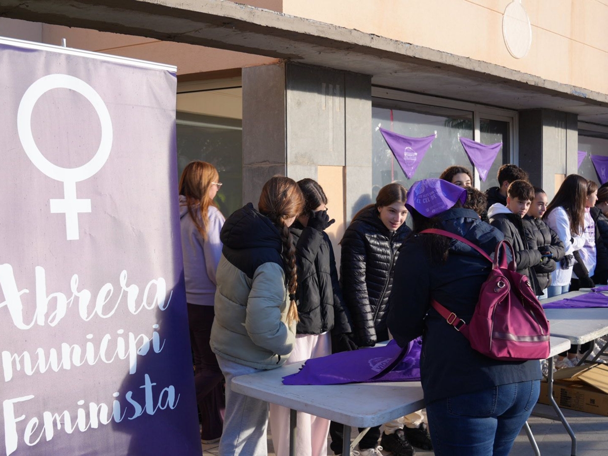 Abrera Municipi 100% Feminista! Omplim els nostres carrers de color lila en la VIII Marxa contra les violències masclistes, amb èxit de participació i prop de 250 persones inscrites!