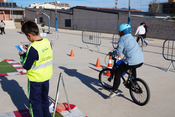 A Abrera apostem per la mobilitat segura a les escoles amb formació teòrica i pràctica de l'alumnat de cinquè de primària