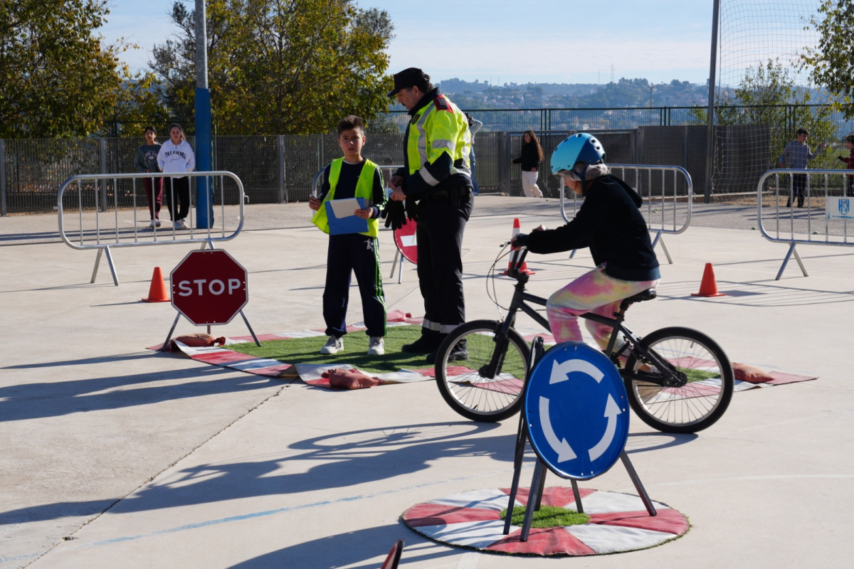 A Abrera apostem per la mobilitat segura a les escoles amb formació teòrica i pràctica de l'alumnat de cinquè de primària