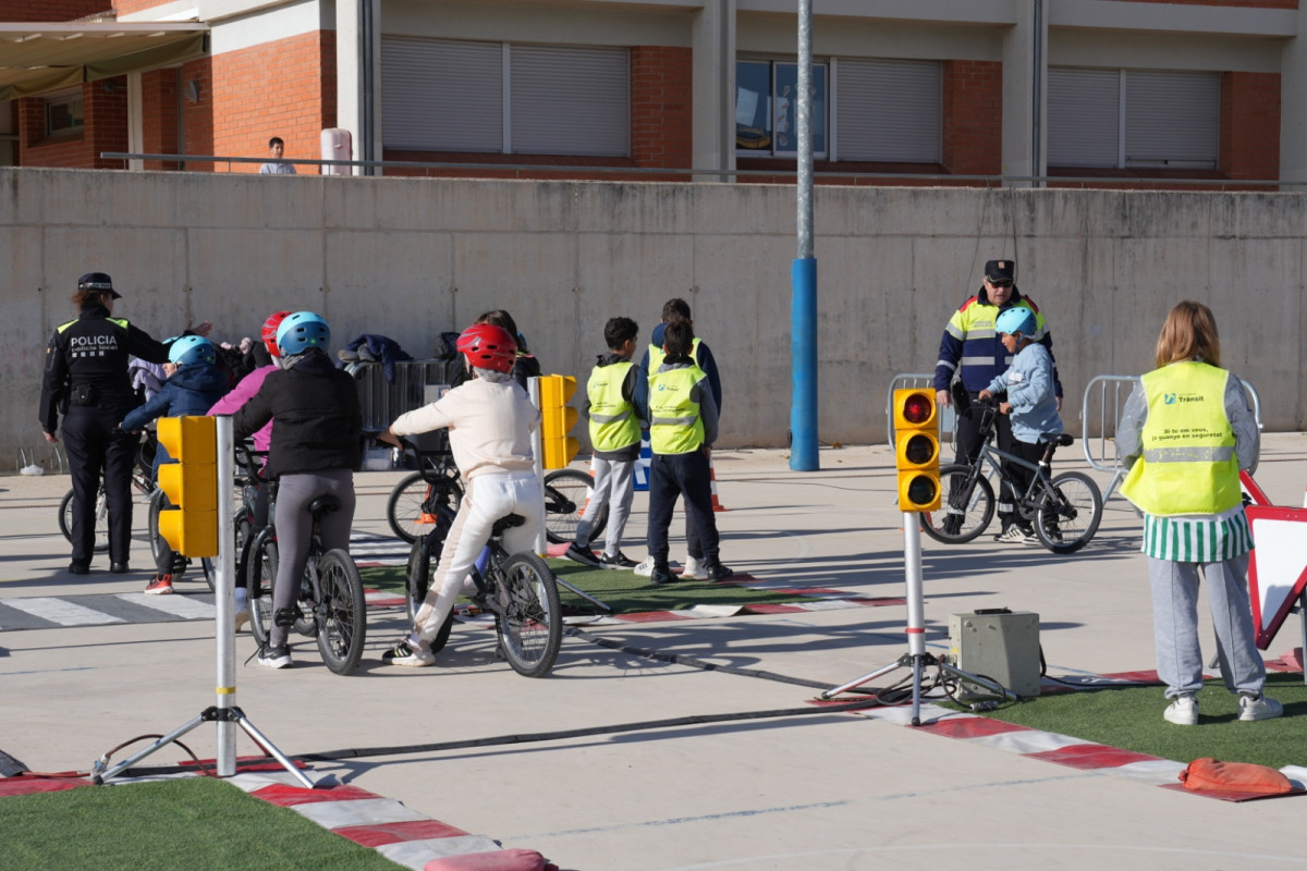 A Abrera apostem per la mobilitat segura a les escoles amb formació teòrica i pràctica de l'alumnat de cinquè de primària