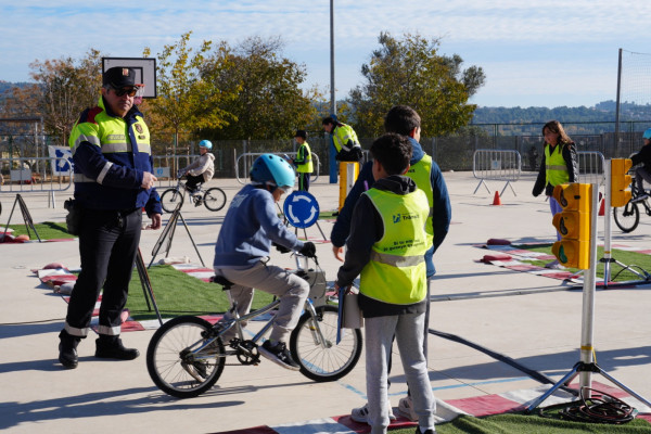 A Abrera apostem per la mobilitat segura a les escoles amb formació teòrica i pràctica de l'alumnat de cinquè de primària