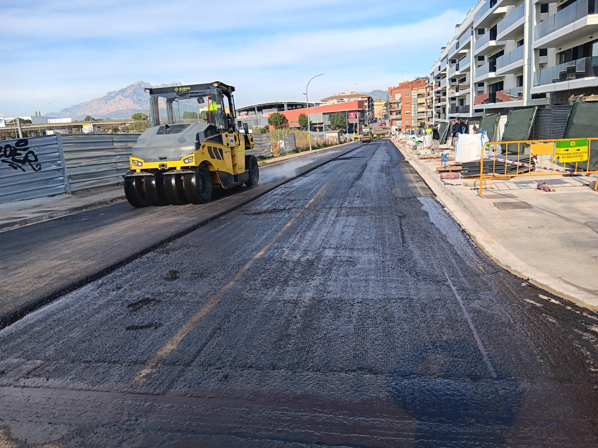 Del dimecres 14 al dilluns 19 de gener de 2026, es duran a terme treballs de millora i d'asfaltat en diversos trams de carrers del nucli urbà d'Abrera