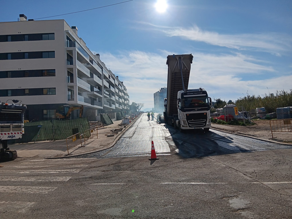 Del dimecres 14 al dilluns 19 de gener de 2026, es duran a terme treballs de millora i d'asfaltat en diversos trams de carrers del nucli urbà d'Abrera