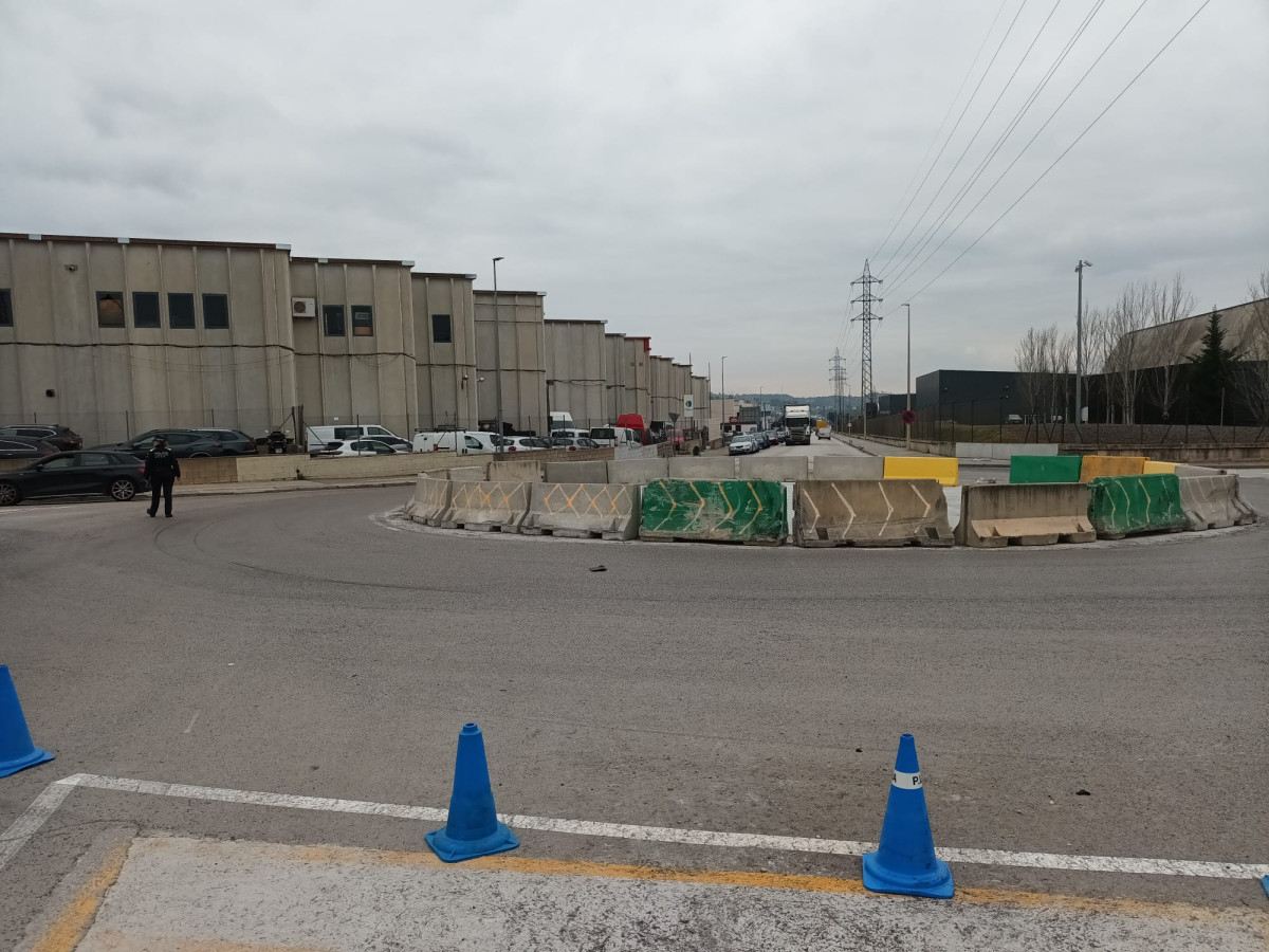 El proper divendres 27 de març, s'encetarà la segona fase de les obres d'instal·lació d'una nova línia elèctrica per la planta de SEAT - Cupra a l'avinguda de Ca n'Amat