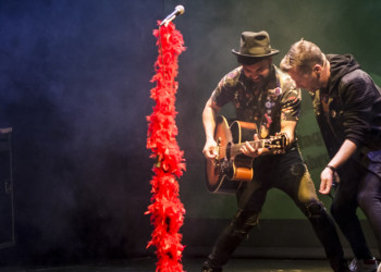 Diumenge 19 d'octubre, la Sala Municipal d'Abrera acollirìa el monòleg 'Yo sobreviví a la EGB' de Jordi Merca, dins el cicle Tardor Cultural 2025