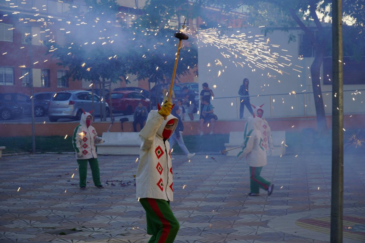 Celebrem els 45 anys de la Colla de Diables Bram de Foc d'Abrera amb una gran jornada festiva i dos correfocs!