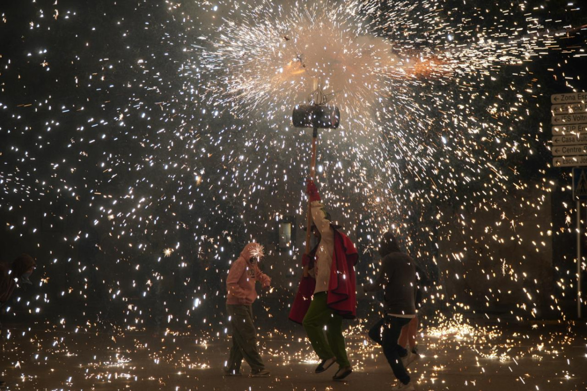 Celebrem els 45 anys de la Colla de Diables Bram de Foc d'Abrera amb una gran jornada festiva i dos correfocs!