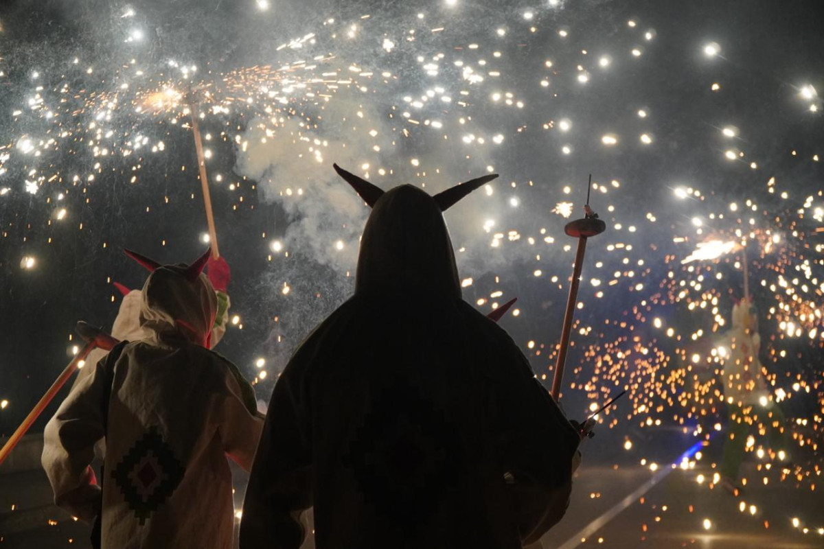 Celebrem els 45 anys de la Colla de Diables Bram de Foc d'Abrera amb una gran jornada festiva i dos correfocs!