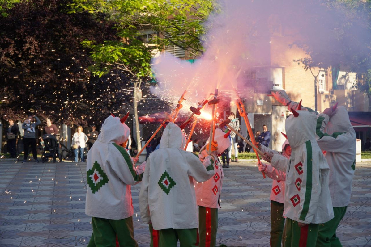 Celebrem els 45 anys de la Colla de Diables Bram de Foc d'Abrera amb una gran jornada festiva i dos correfocs!
