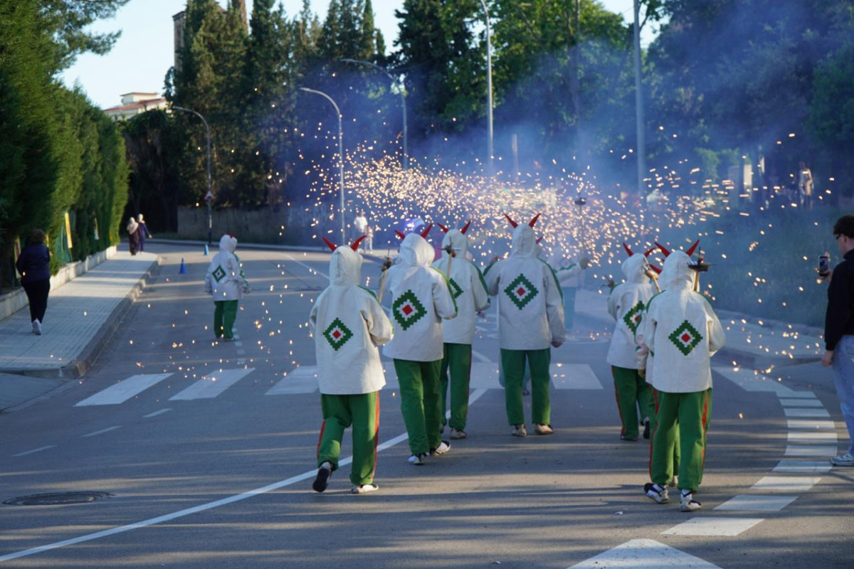 Celebrem els 45 anys de la Colla de Diables Bram de Foc d'Abrera amb una gran jornada festiva i dos correfocs!