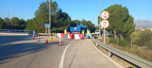 Del dilluns 20 al dimecres 29 de novembre (ambdós inclosos), s'ha tallat el ramal d’incorporació a l’autovia A-2 en sentit Lleida, des del barri de Les Carpes d’Abrera, per treballs d'instal·lació de pantalles acústiques