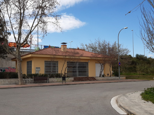 Zona esportiva al final del carrer del Rebato