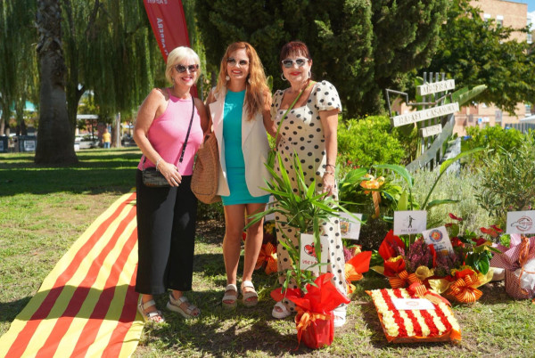 l dijous 11 de setembre de 2025 hem commemorat, un any més, la Diada Nacional de Catalunya amb la tradicional ofrena floral i una cantada d'havaneres. Ofrena floral 2025. Associació Vive y Baila