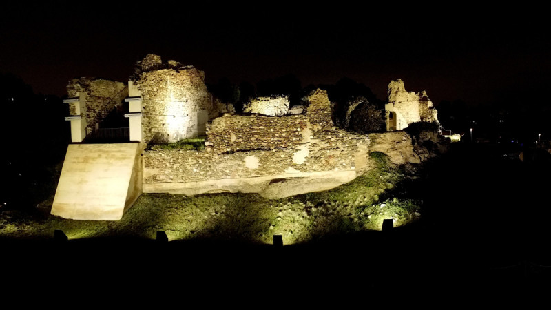 Calendari 2025. Castell de Voltera d'Abrera i Balcó de Montserrat. Novembre