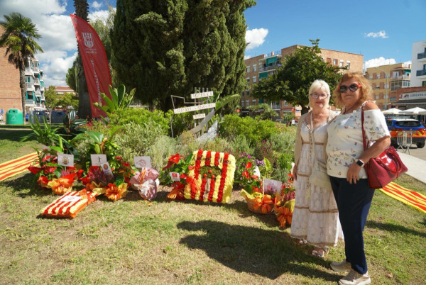 El dijous 11 de setembre de 2025 hem commemorat, un any més, la Diada Nacional de Catalunya amb la tradicional ofrena floral i una cantada d'havaneres. Ofrena floral 2025. Juventudes Rocieras de Abrera